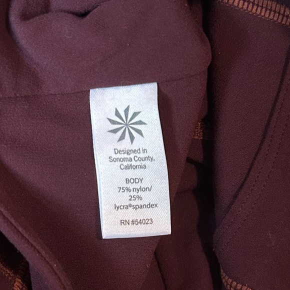 Athleta Salutation High Rise Buttery Soft Capri Cropped Leggings 20” Burgundy XS - Picture 8 of 9